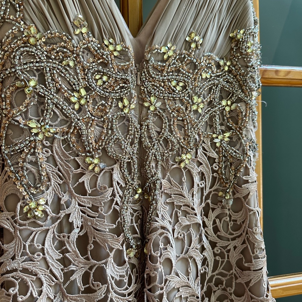 Elegant Beaded Evening Gown - Picture 4 of 7